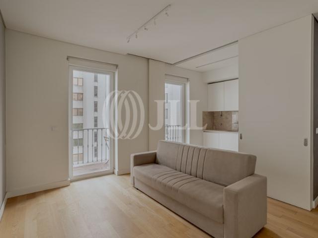 Apartamento T2 com estacionamento, em Lisboa