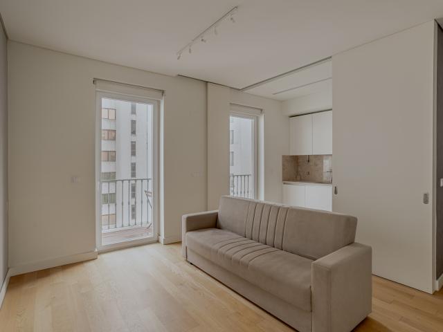 Apartamento T2 com estacionamento, em Lisboa