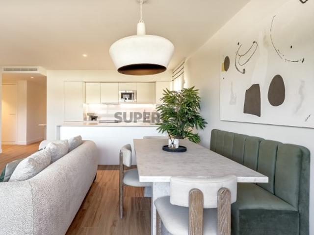 Apartamento T2 com estacionamento, em Telheiras, Lisboa