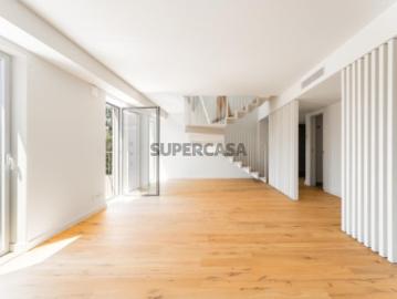 Apartamento T2 com estacionamento, Lisboa