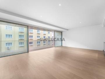 Apartamento T2 com estacionamento, Lisboa