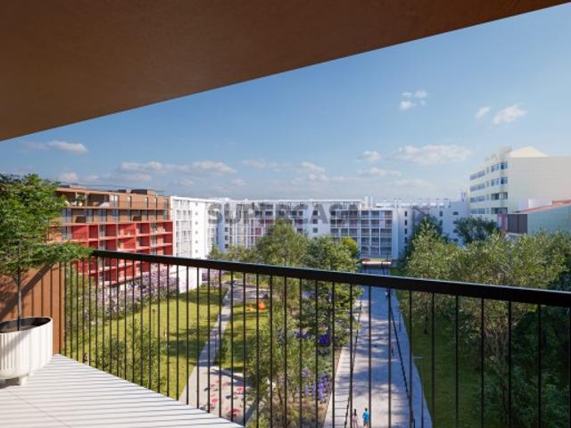 Apartamento T2 com estacionamento no Vertice, Lisboa