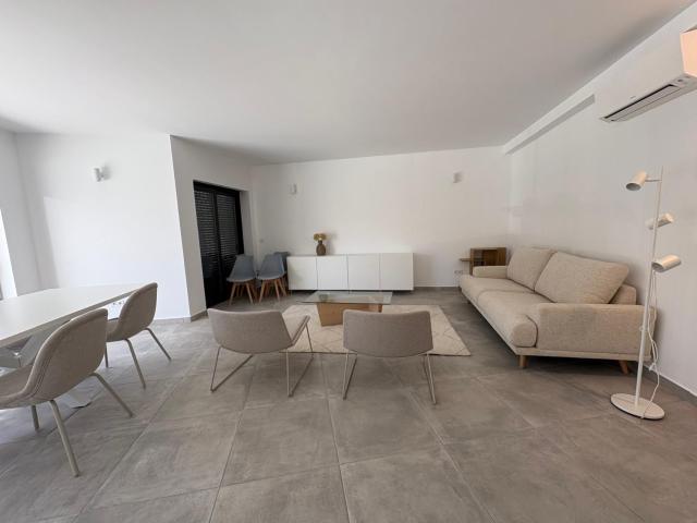Apartamento T2 com estacionamento na baixa de Faro