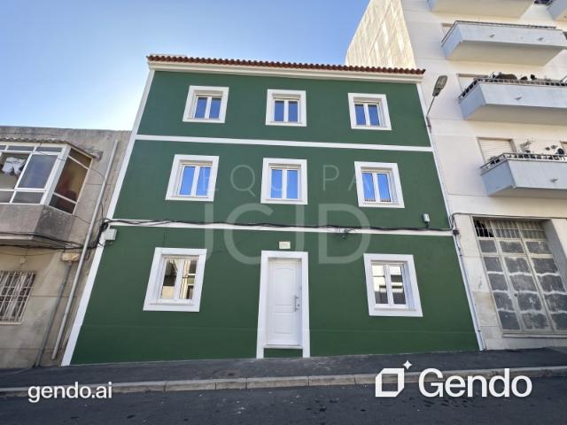 Apartamento T2 com Excelente Potencial | Santa Clara | Lisboa
