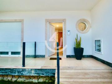 Apartamento T2 em Salir do Porto com Vista para a Duna, Piscina e Garagem Box