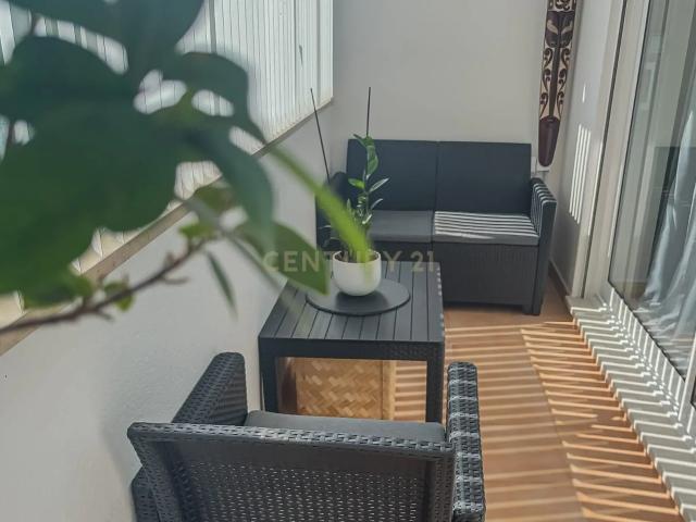 Apartamento T2 com Excelentes Áreas e Varanda Ampla na Quinta dos Arcos, Armação de Pera