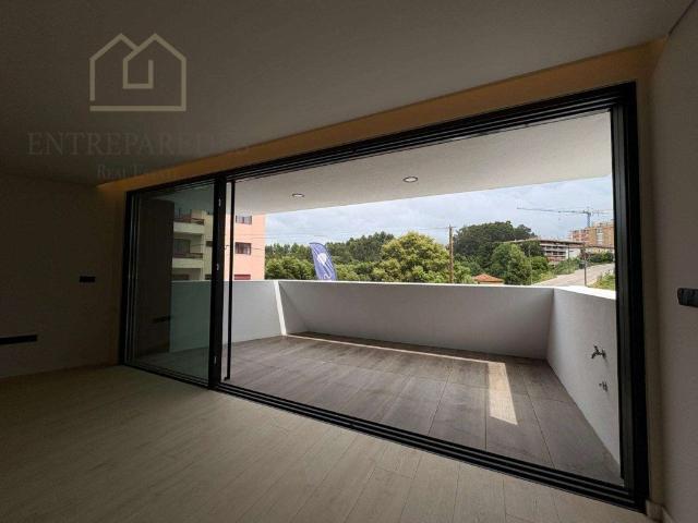 Apartamento T2 com fantástico terraço de 104m2 para comprar. 87m² Gondomar São Cosme, Valbom e Jovim