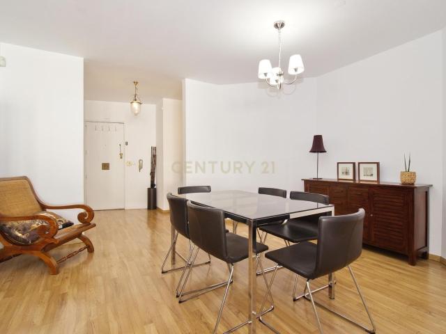 Apartamento T2 com Jardim e Piscina