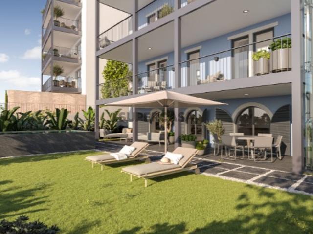 Apartamento T2 com jardim e piscina, no Monte Estoril
