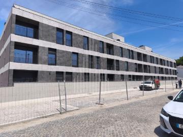 Apartamento T2 com Jardim Privativo de 40 m² e Duas Suítes | São Mamede de Infesta/polo universitário