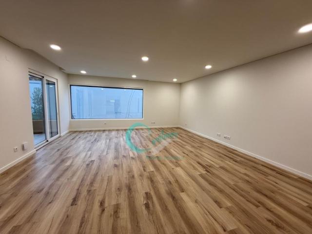 Apartamento T2 com jardim privativo em condomínio exclusivo Ameixoeira