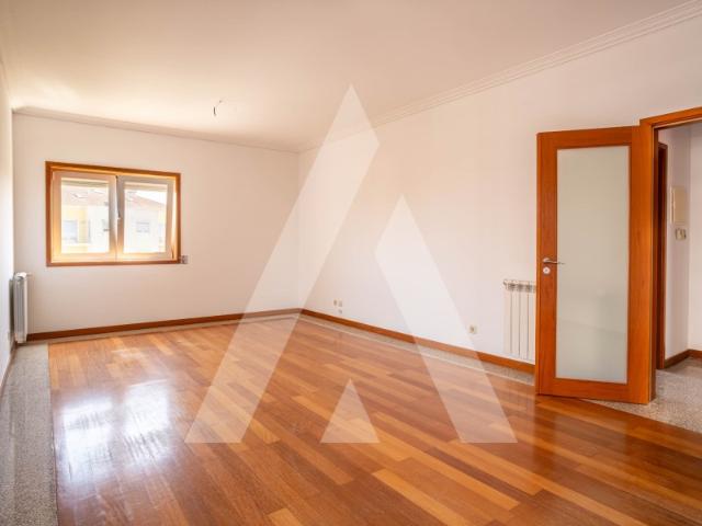 Apartamento T2 com ótimas áreas, a poucos minutos de centro de Aveiro