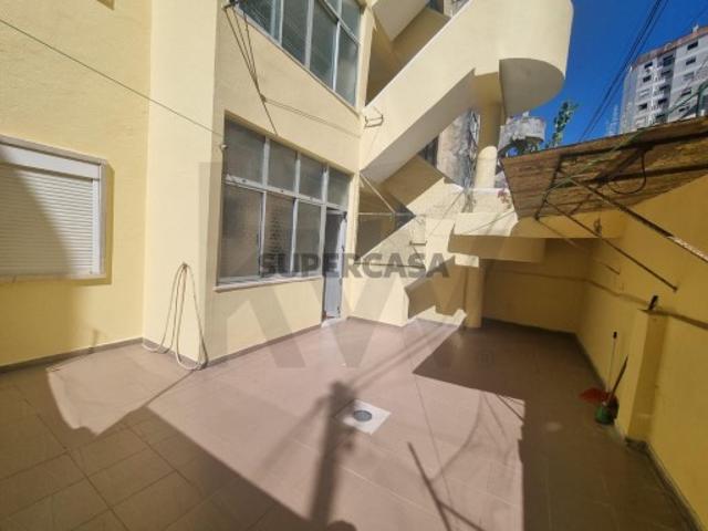 Apartamento T2 com logradouro