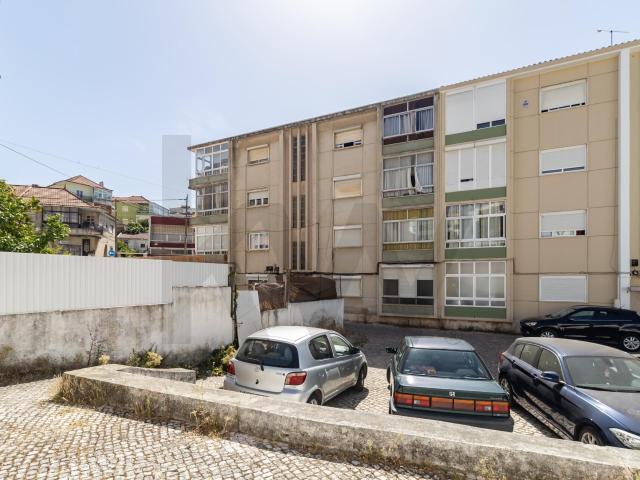 APARTAMENTO T2 COM LOGRADOURO DE 60M2 RUA D. CARLOS I, LARANJEIRO
