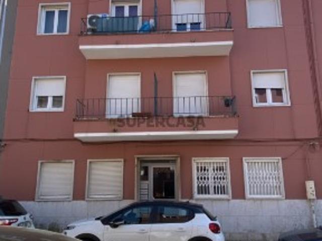 Apartamento T2 com Logradouro em Venda Nova Falagueira Amadora
