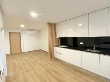 Apartamento T2 com Loja Comercial + Garagem Dupla Próx. ao Palácio do Gelo Shopping em Viseu