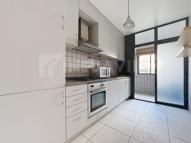 Apartamento T2 com lugar de garagem, a 500 metros da praia de Vila Praia de Âncora