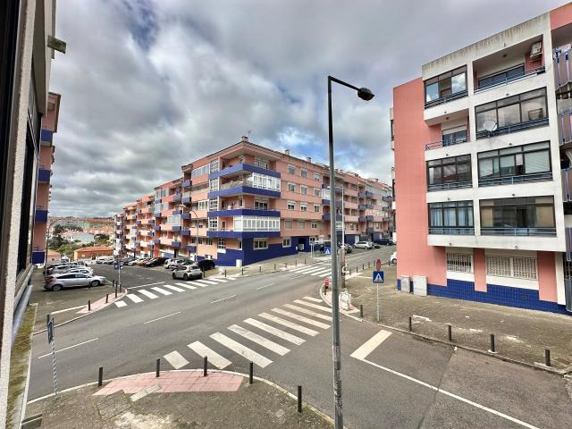 Apartamento T2 com lugar de garagem e arrecadação, em Barcarena