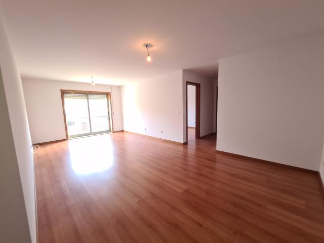 Apartamento T2 com lugar de garagem em Aradas!