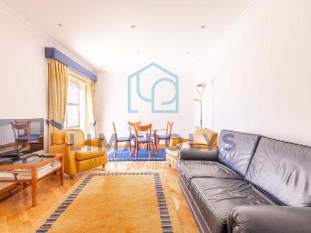 Apartamento T2 com lugar de garagem na praia da Amorosa