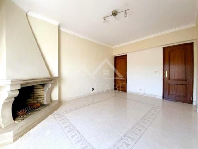 Apartamento T2 com lugar de garagem no Barro, Loures Arrendado