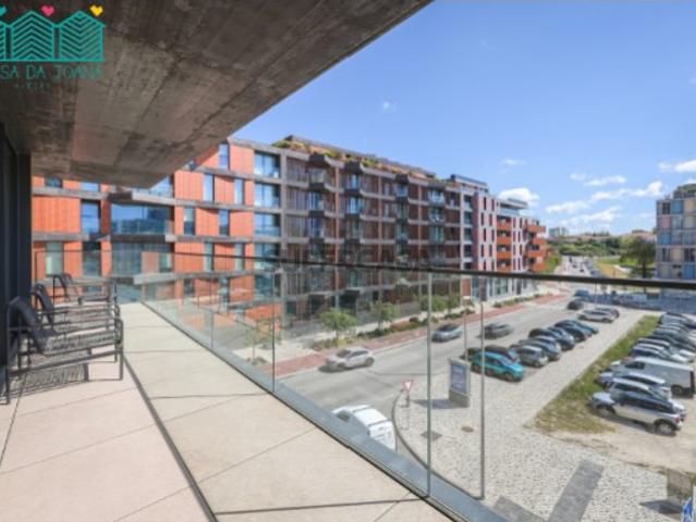 Apartamento T2 com lugar de estacionamento no Cais da Fonte Nova