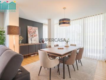 Apartamento T2 com Lugares de Garagem em São Bernardo