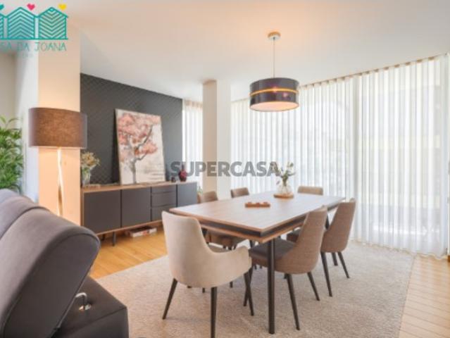 Apartamento T2 com Lugares de Garagem em São Bernardo