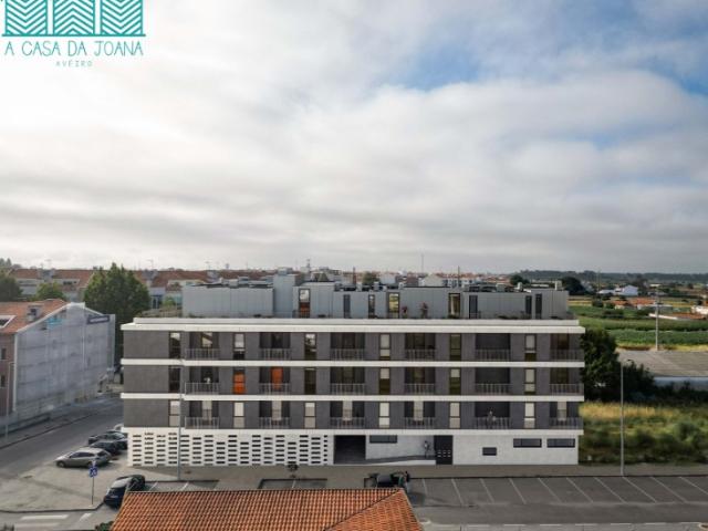 Apartamento T2 com Lugares de Garagem em São Bernardo