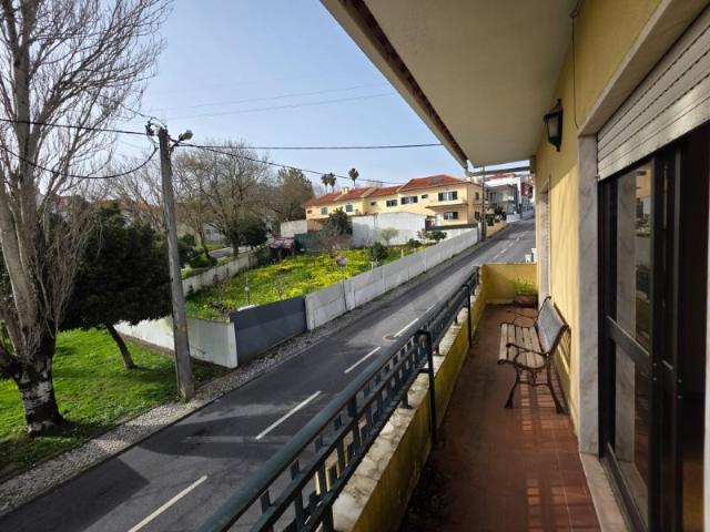 Apartamento T2 com Sótão | Casal da Silveira, Famões