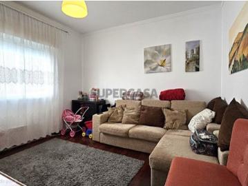 Apartamento T2 com Sótão e Terraço Bairro do Casal Novo, Caneças