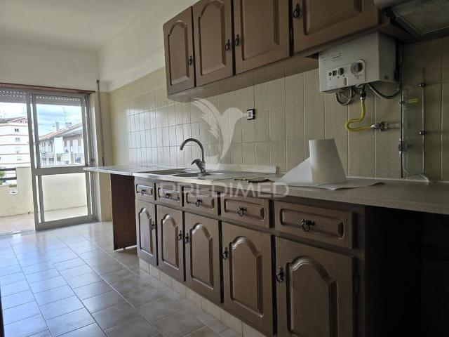 Apartamento t2 com sótão e garagem eiras coimbra