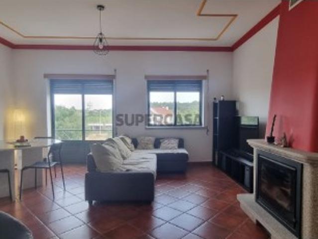 Apartamento T2 com sótão e parqueamento na Quinta da Pedreira
