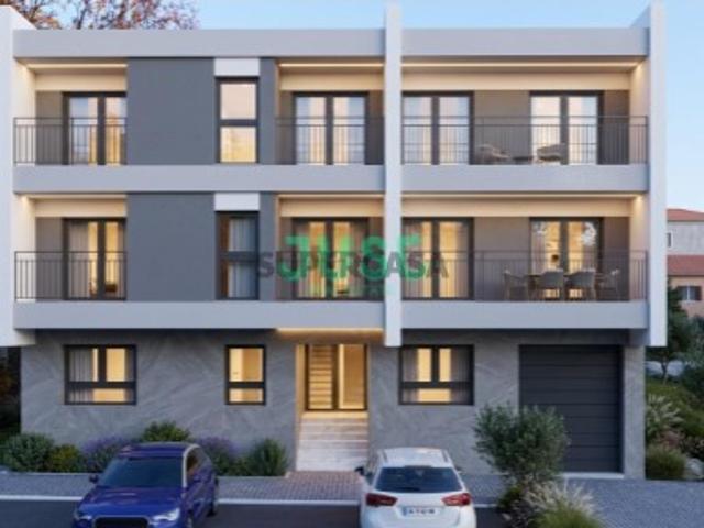 Apartamento T2 com suíte com closet, terraço e uma 1 vaga de garagem em Pinhal General Fernão Ferro