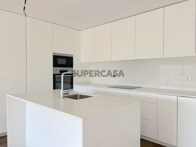 Apartamento T2 com Suite e Lugar de Estacionamento em Águas Santas, Maia