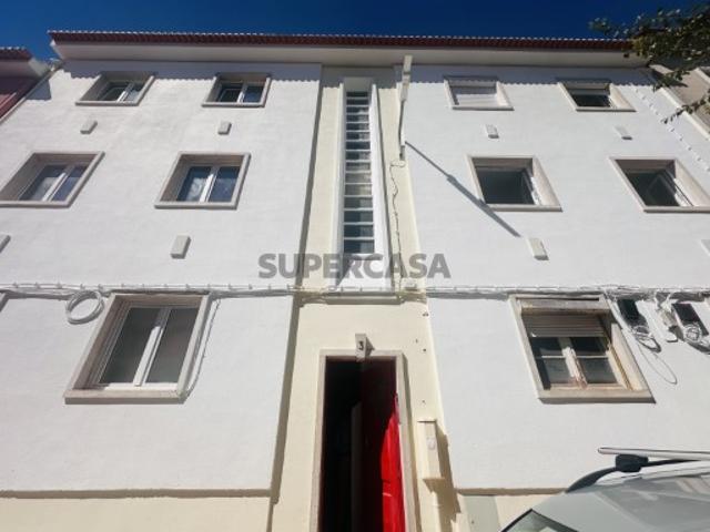 Apartamento T2 com Potencial para Duplex | Falagueira Venda Nova, Amadora