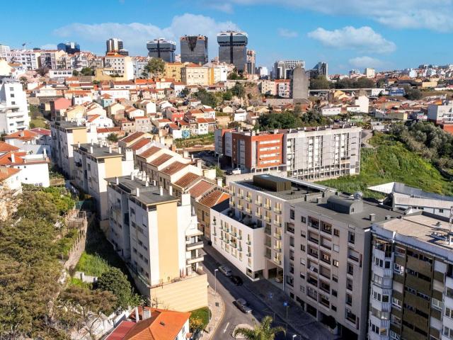 Apartamento T2 com parqueamento no empreendimento Campolid. 113m² Campolide