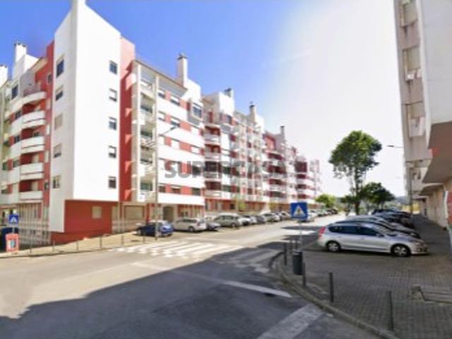Apartamento T2 com parqueamento à venda em Algueirão Mem Martins, Sintra, Lisboa, com 105 m²