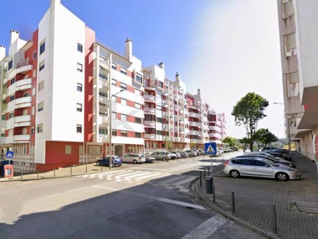 Apartamento T2 com parqueamento à venda em Algueirão Mem Martins, Sintra, Lisboa, com 105 m²