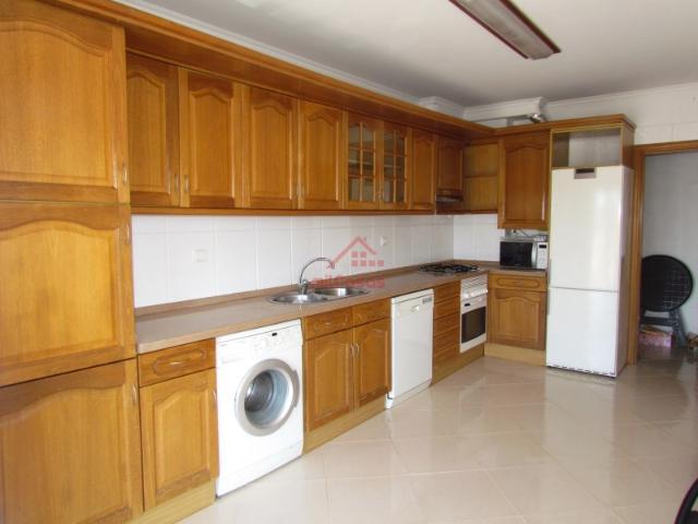 Apartamento T2 com Parqueamento e arrecadação! Junto ao Arena Shopping!