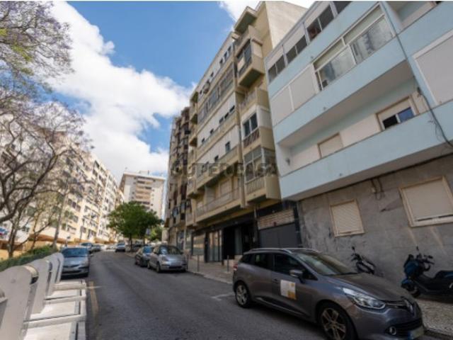 Apartamento T2 COM PARQUEAMENTO em São Domingos de Benfica, Lisboa