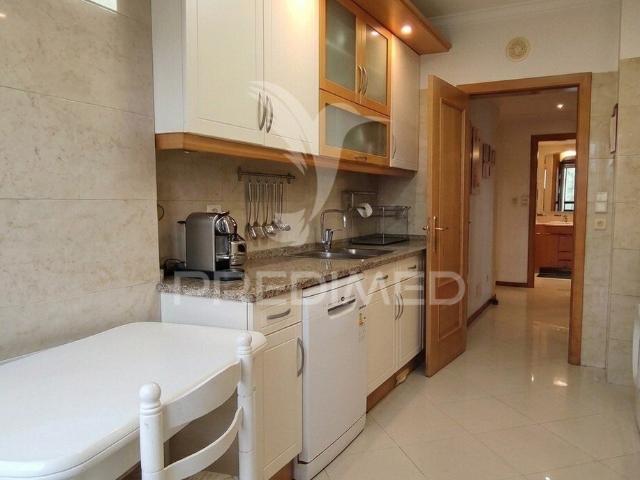 Apartamento T2 com parqueamento em Santo António dos Cavaleiros Loures