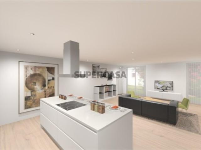 Apartamento T2, com parqueamento para 1 carro e arrecadação Quinta de Santa Teresa