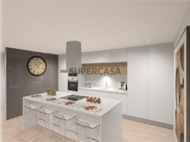 Apartamento T2, com parqueamento para 2 carros e arrecadação Quinta de Santa Teresa