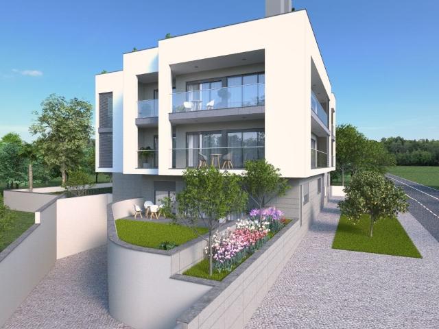 Apartamento T2 com piscina, varanda e Garagem. 75m² Faro Sé e São Pedro
