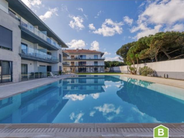 Apartamento T2 com piscina comum e lugar de estacionamento São Martinho do Porto