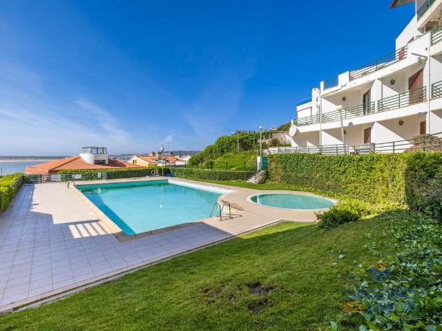 Apartamento T2 com piscina e vista baía | São Martinho do Po. 78m² São Martinho Do Porto