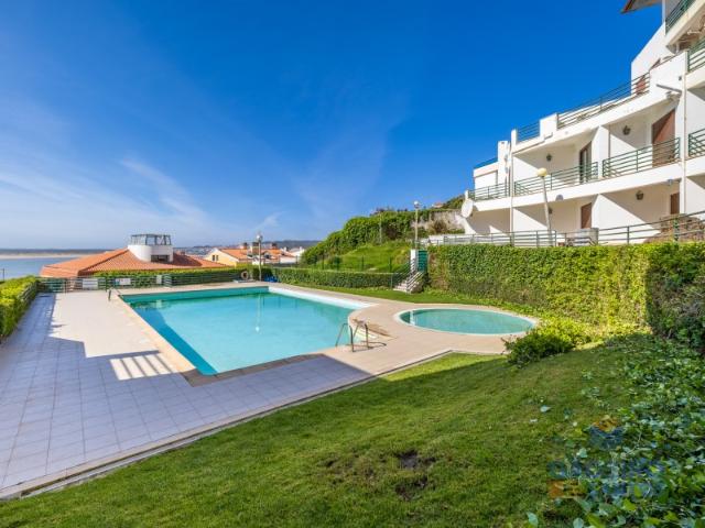 Apartamento T2 com piscina e vista baía | São Martinho do Porto