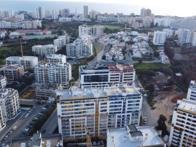 Apartamento t2 com piscina em condomínio fechado, alto do quintão