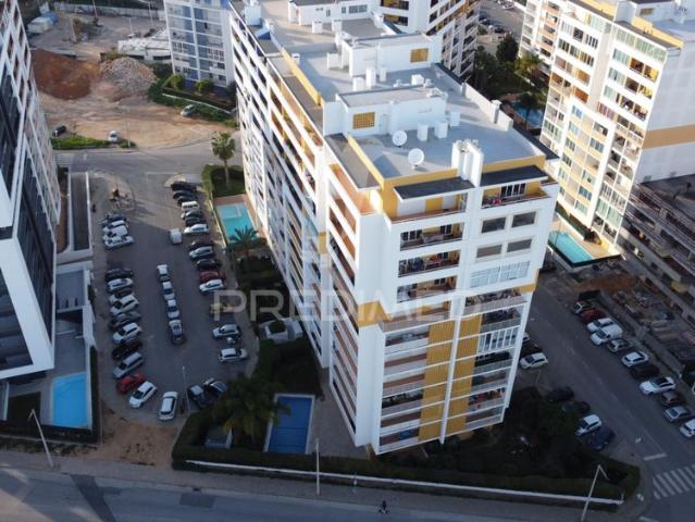 Apartamento t2 com piscina em condomínio fechado, alto do quintão